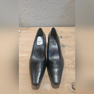 Ecco Black Leather Women's Square Toe Pumps Size 9.5